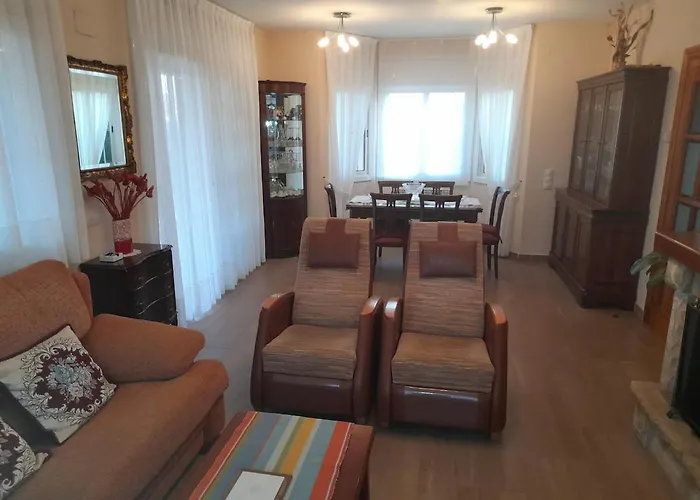 Exclusive Virginia Lloret *